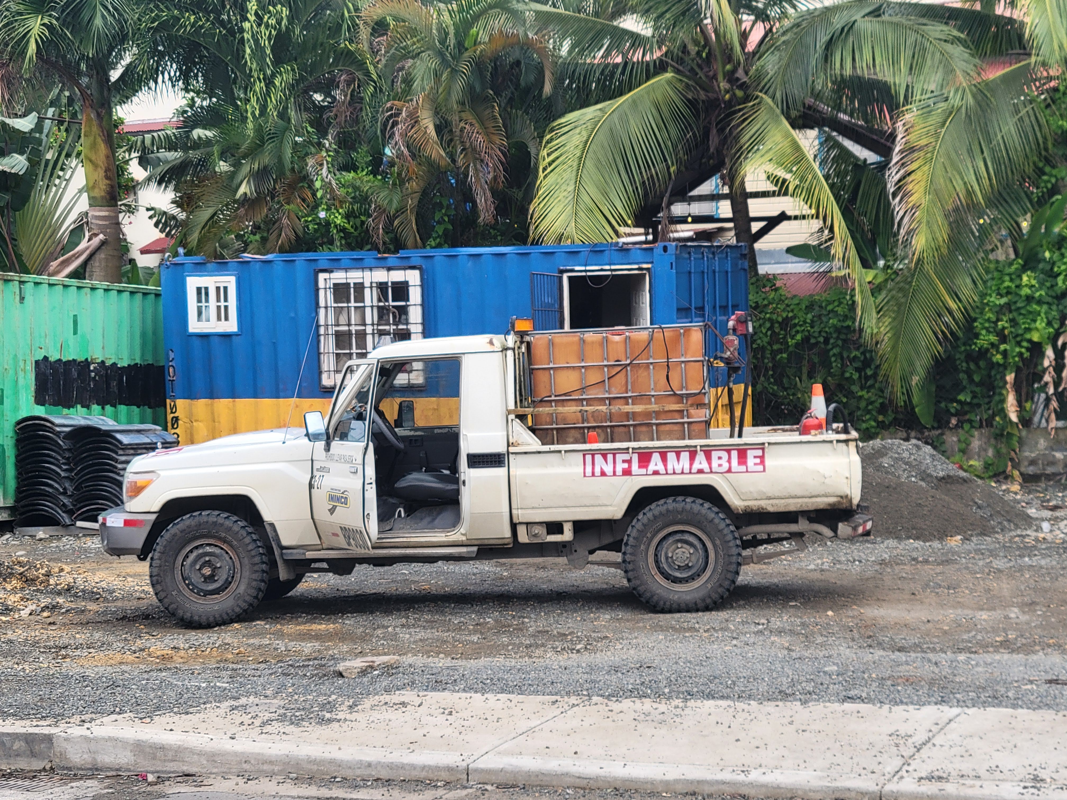 Inflamable Gasoline Truck