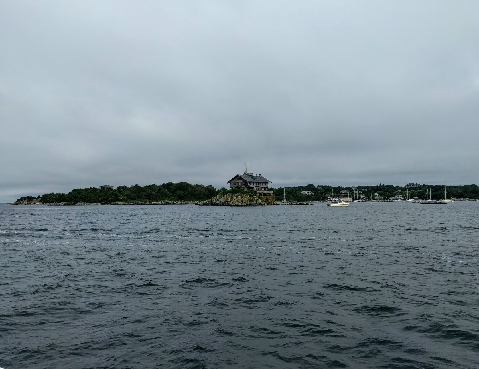 Island house in Narragansett Bay. I love this thing and take about a dozen pictures of it whenever I go past.